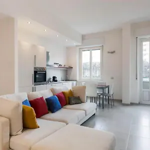 https://loreto-stazione-centrale-cozy-apartment.italymilanhotels.net